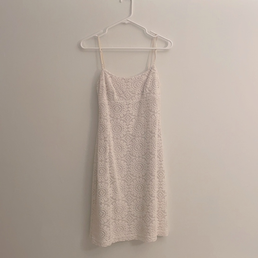Lace White Dress Size M-- Perfect for Graduation!